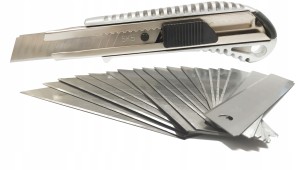 NÓŻ DO TAPET nożyk metalowy + 21szt łamane ostrza